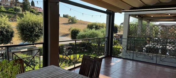 3 rooms Apartment in Rome, Italy No. 120882 2