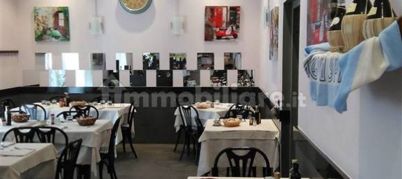 Коммерческая недвижимость с 4 комнатами в Лукка, Италия № 127746 3