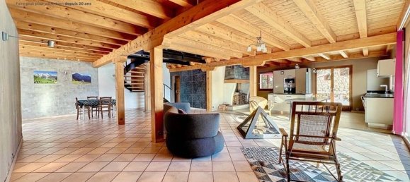 5 bedrooms House in Isere, France No. 197413 2