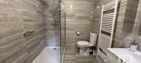 1 bedroom Apartment in Yvelines, France No. 162128 12