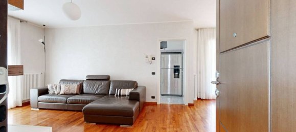 2 bedrooms Apartment in Milan, Italy No. 276801 4