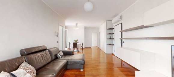 2 bedrooms Apartment in Milan, Italy No. 276801 9