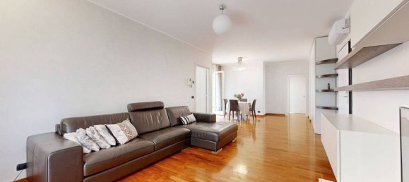 2 bedrooms Apartment in Milan, Italy No. 276801 5