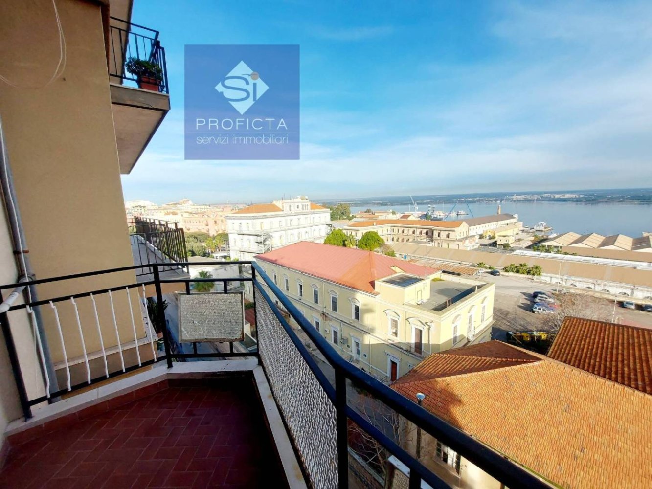 3 غرف نوم شقة في Taranto, Italy رقم 116317