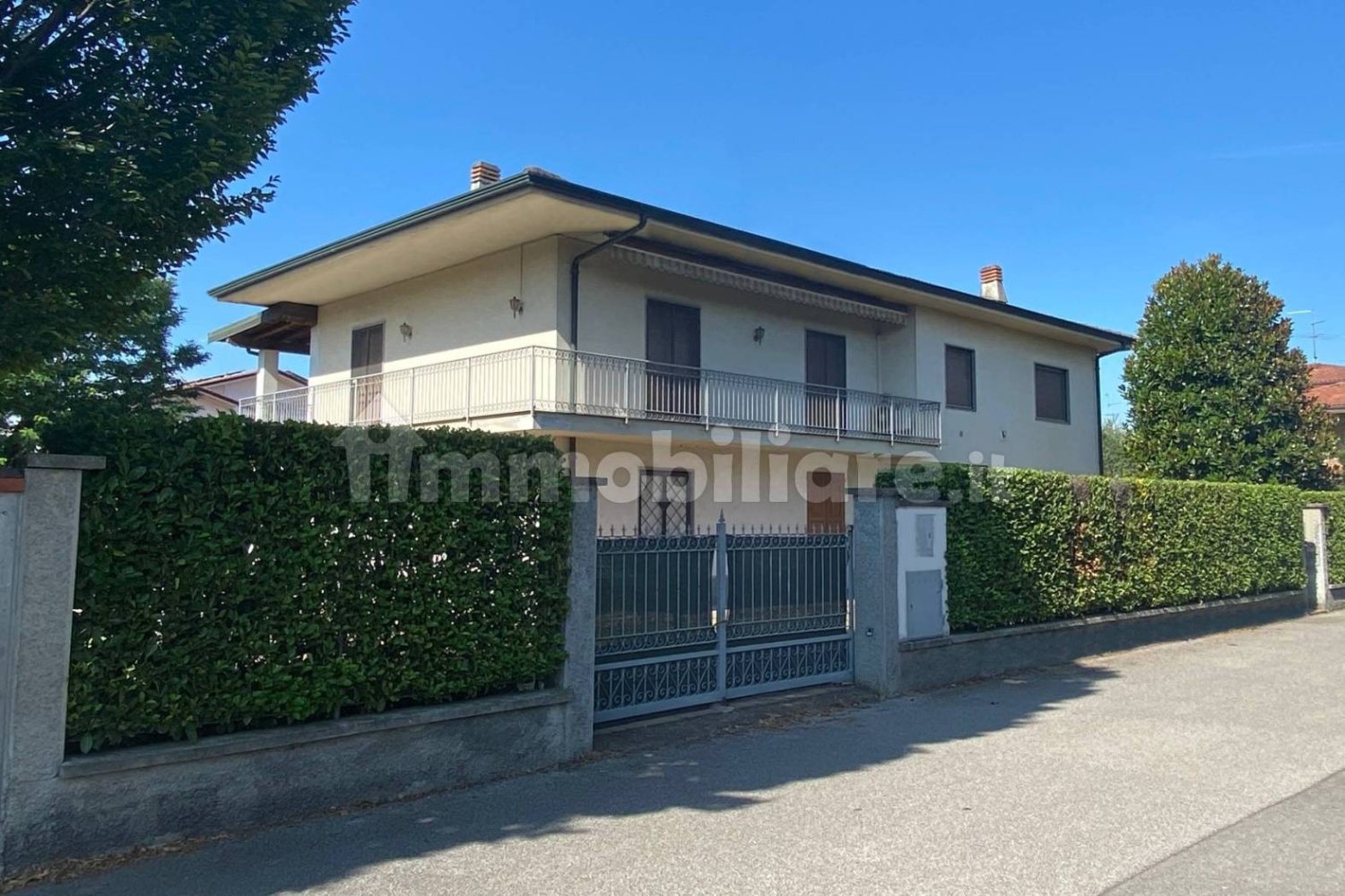 4 bedrooms Villa in Crema, Italy No. 273557