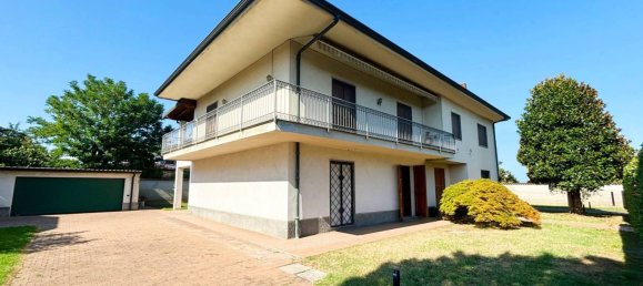 4 bedrooms Villa in Crema, Italy No. 273557 3