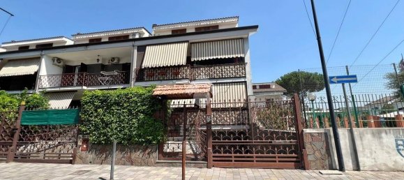 4 bedrooms House in Mugnano di Napoli, Italy No. 71560 35