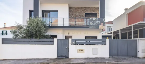5 bedrooms Villa in Seixal, Portugal No. 145441 2