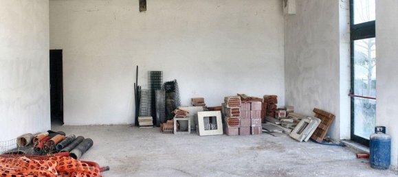 137m² Commercial property in Terricciola, Italy No. 85588 4