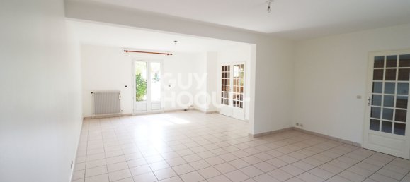 5 bedrooms House in Chambray-les-Tours, France No. 42472 3