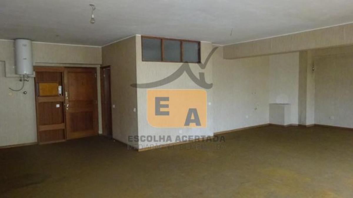 71m² Office in Porto, Portugal No. 8330