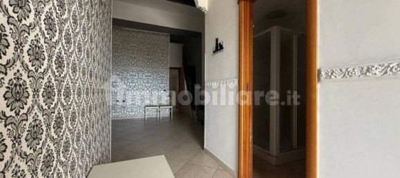 2 Schlafzimmer Wohnung in Naples, Italy, Nr. 333002 4