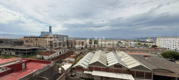 2 Schlafzimmer Wohnung in Naples, Italy, Nr. 333002 9