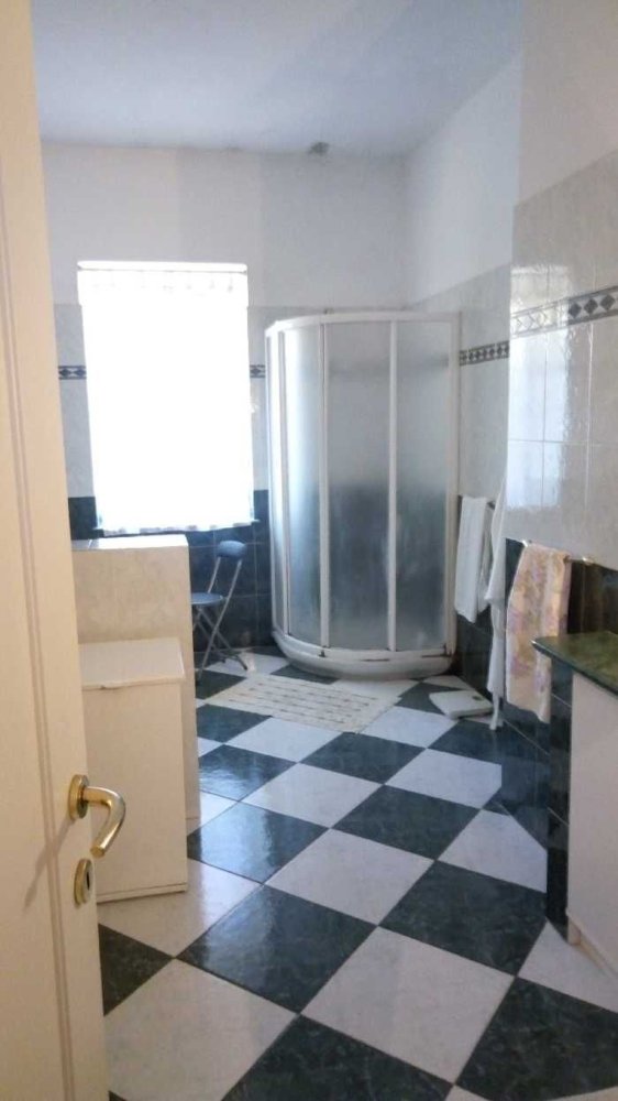 8 rooms House in Motta de' Conti, Italy No. 131196