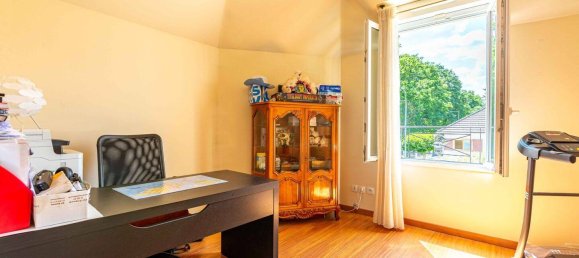 Casa de 5 dormitorios en Boissy-Saint-Leger, France No. 320072 11