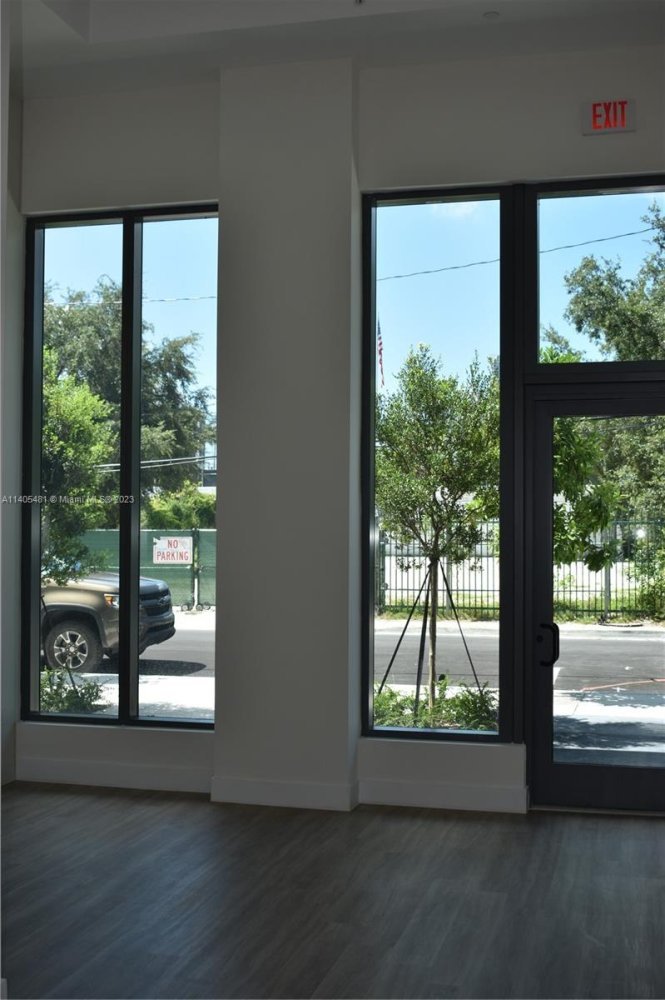 Land for rent in Miami, Miami-Dade, Florida, USA № 613235
