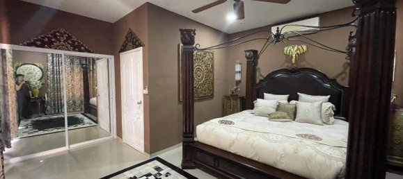 5 bedrooms Villa in Pattaya, Thailand No. 19156 3