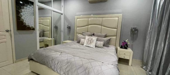 5 bedrooms Villa in Pattaya, Thailand No. 19156 4