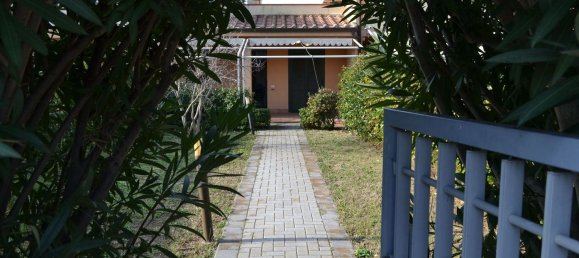 4 rooms Apartment in Orbetello, Italy No. 43951 2