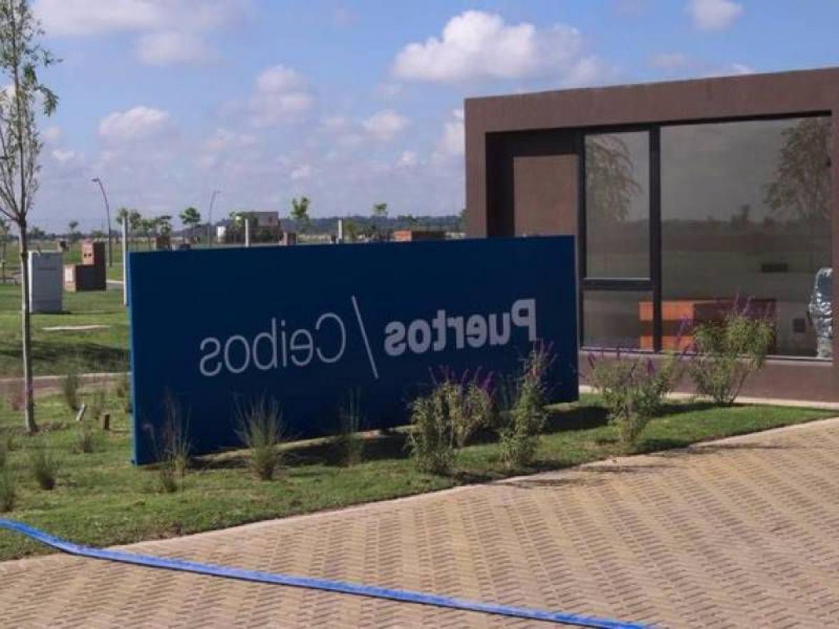  Land in Escobar, Argentina No. 121255