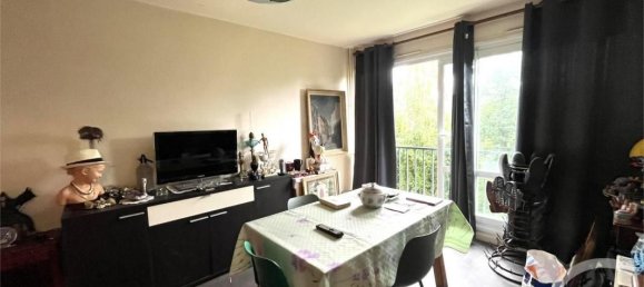 Studio in Lisieux, France, Nr. 358765 2