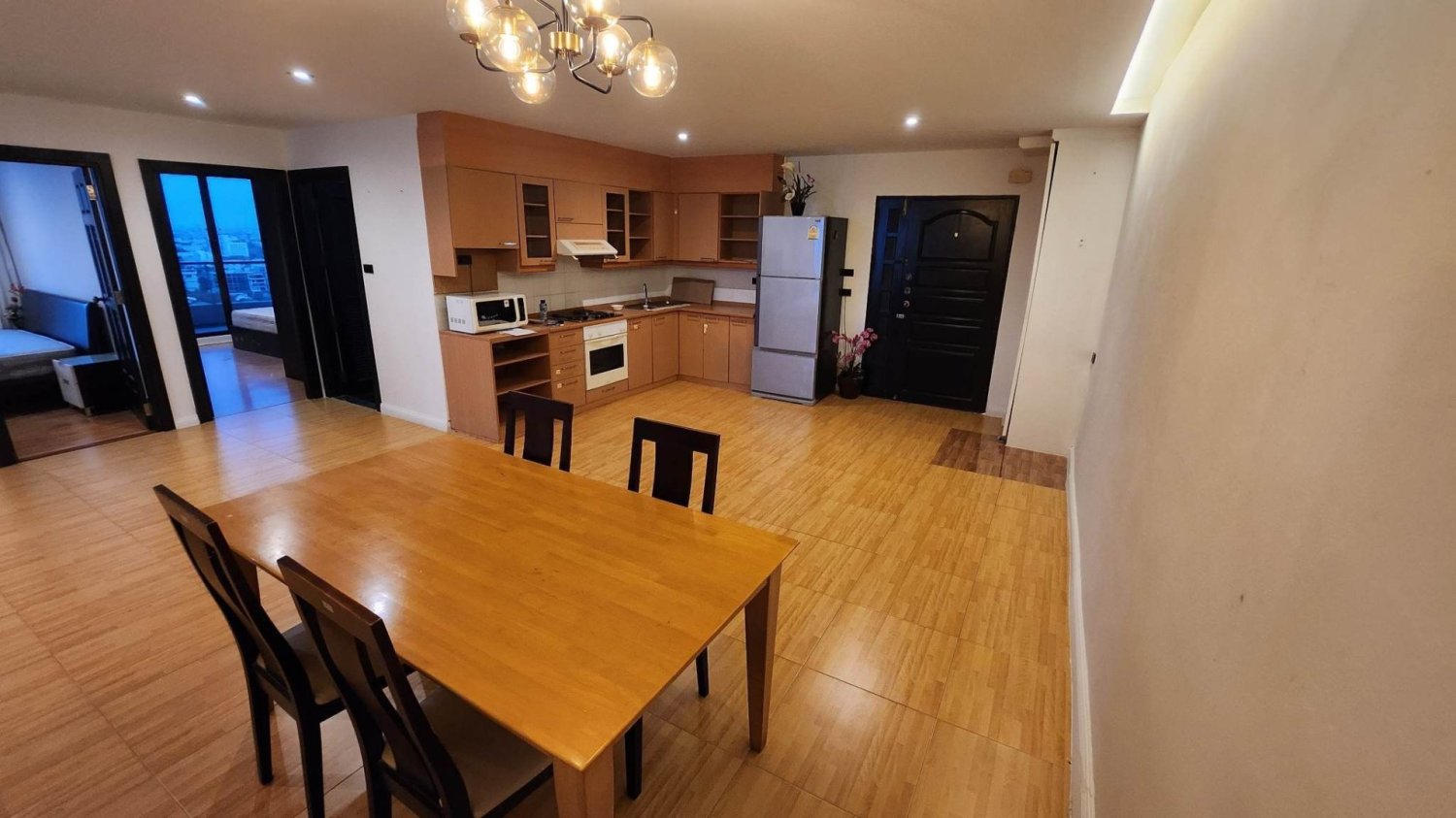 3 bedrooms Condo in Watthana, Thailand No. 75765