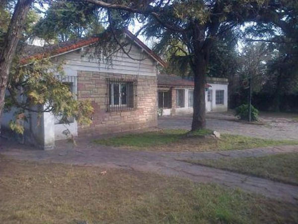 10 bedrooms House in Moreno, Argentina No. 8577