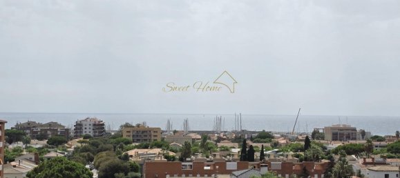 4 bedrooms Penthouse in Premia De Mar, Spain No. 209545 17