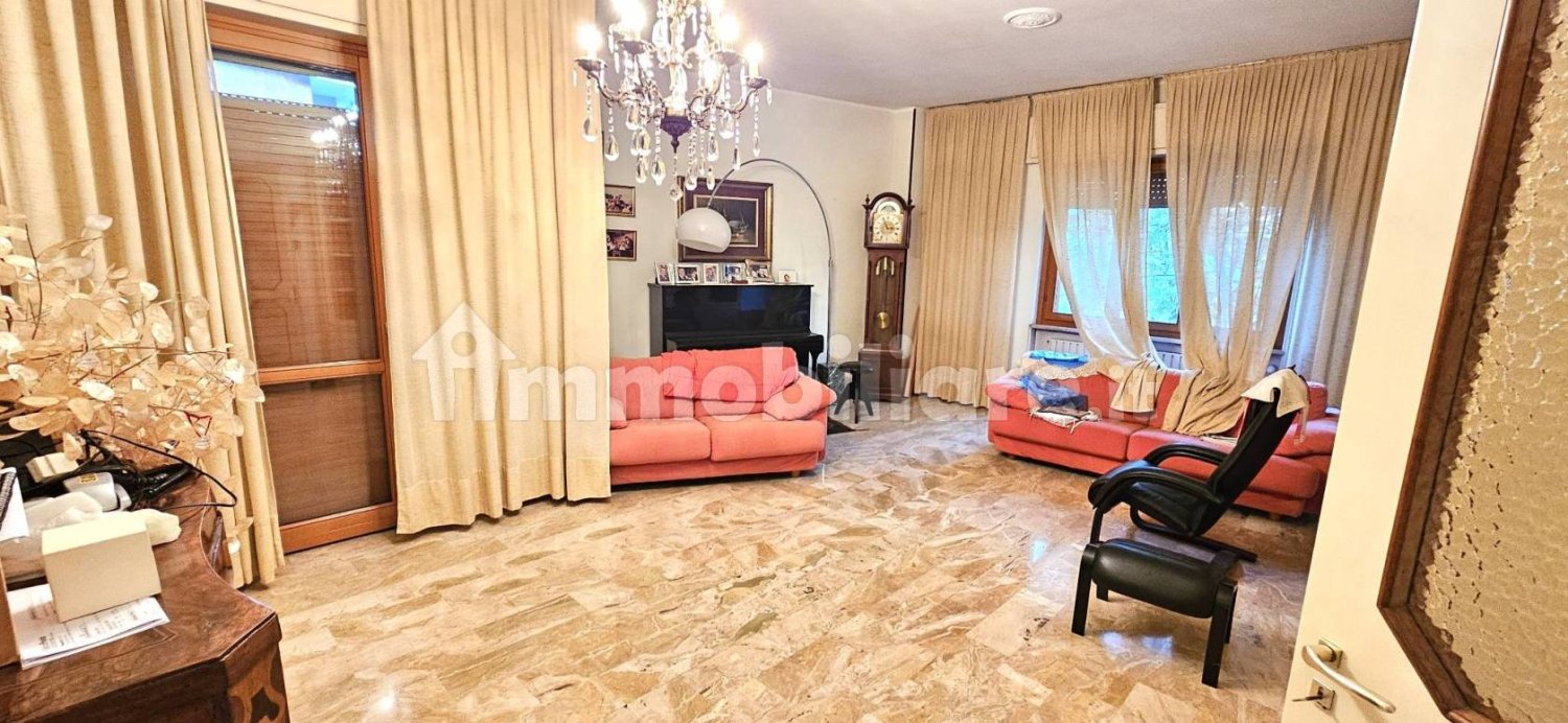 4 bedrooms Apartment in Cremona, Italy No. 102662