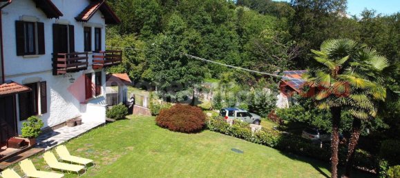 3 bedrooms Villa in Stresa, Italy No. 266919 2