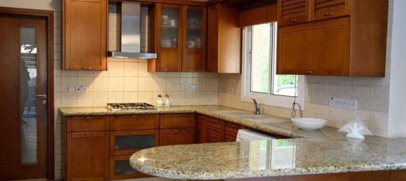 4 bedrooms Commercial property in Limassol, Cyprus No. 67631 7