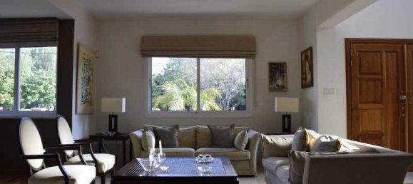 4 bedrooms Commercial property in Limassol, Cyprus No. 67631 2