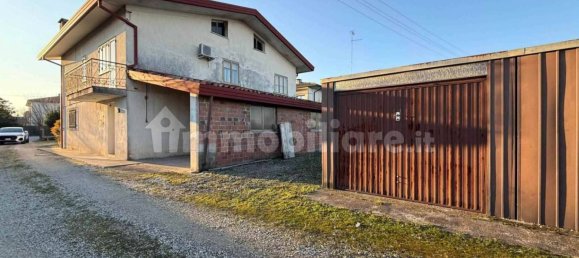 Casa de 3 dormitorios en San Michele al Tagliamento, Italy No. 220508 16