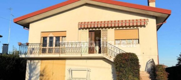 Casa de 3 dormitorios en San Michele al Tagliamento, Italy No. 220508 2