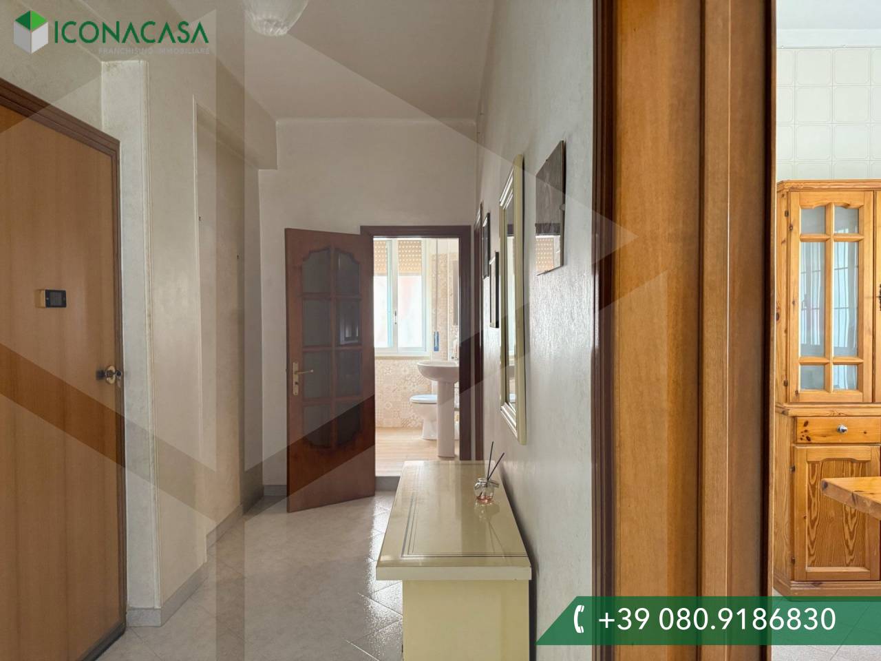 Квартира с 3 комнатами в Бари, Италия № 20669