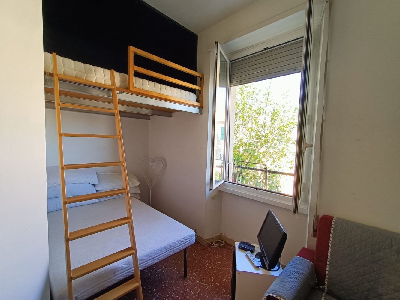 Apartamento de 2 habitaciónes en Ciampino, Italy No. 28644