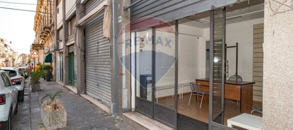 2غرفة عقار تجاري في Acireale, Italy رقم 22904 3
