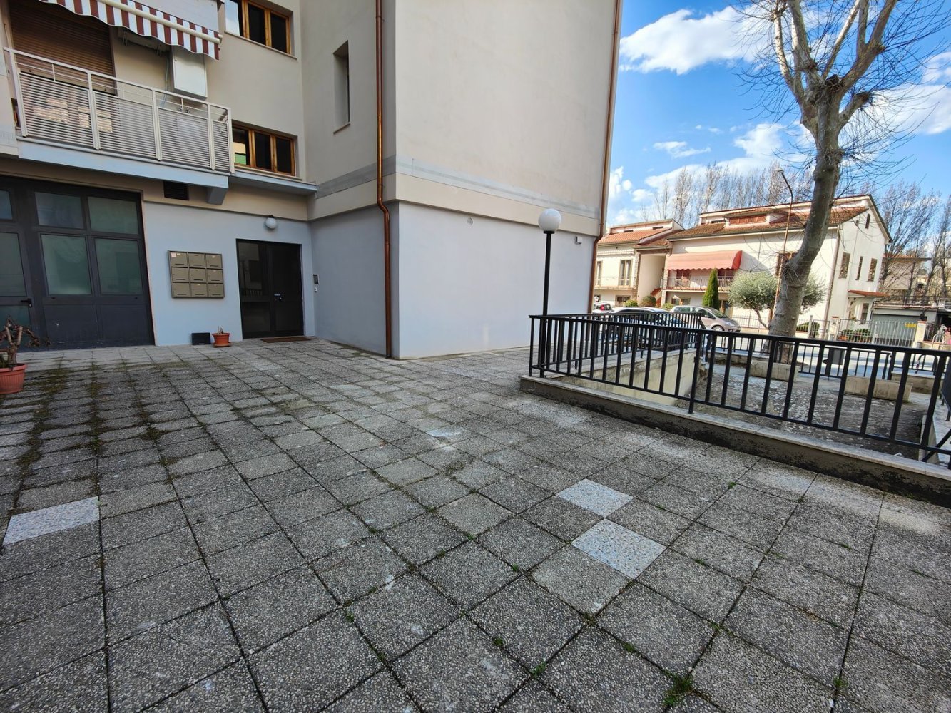 440m² Office in Montevarchi, Italy No. 229169