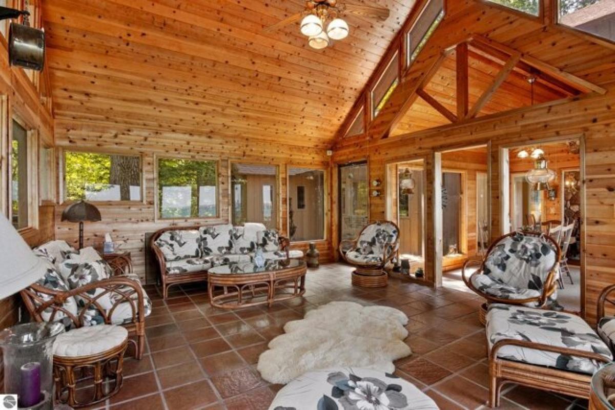 4 bedrooms House in Kewadin, USA No. 420083