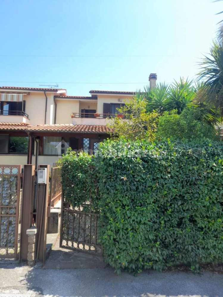 3 bedrooms Villa in Velletri, Italy No. 371198