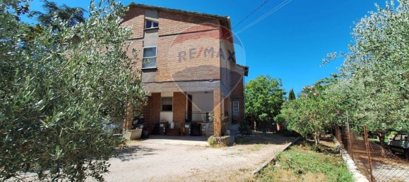 8 rooms House in Trevi, Italy No. 45932 6