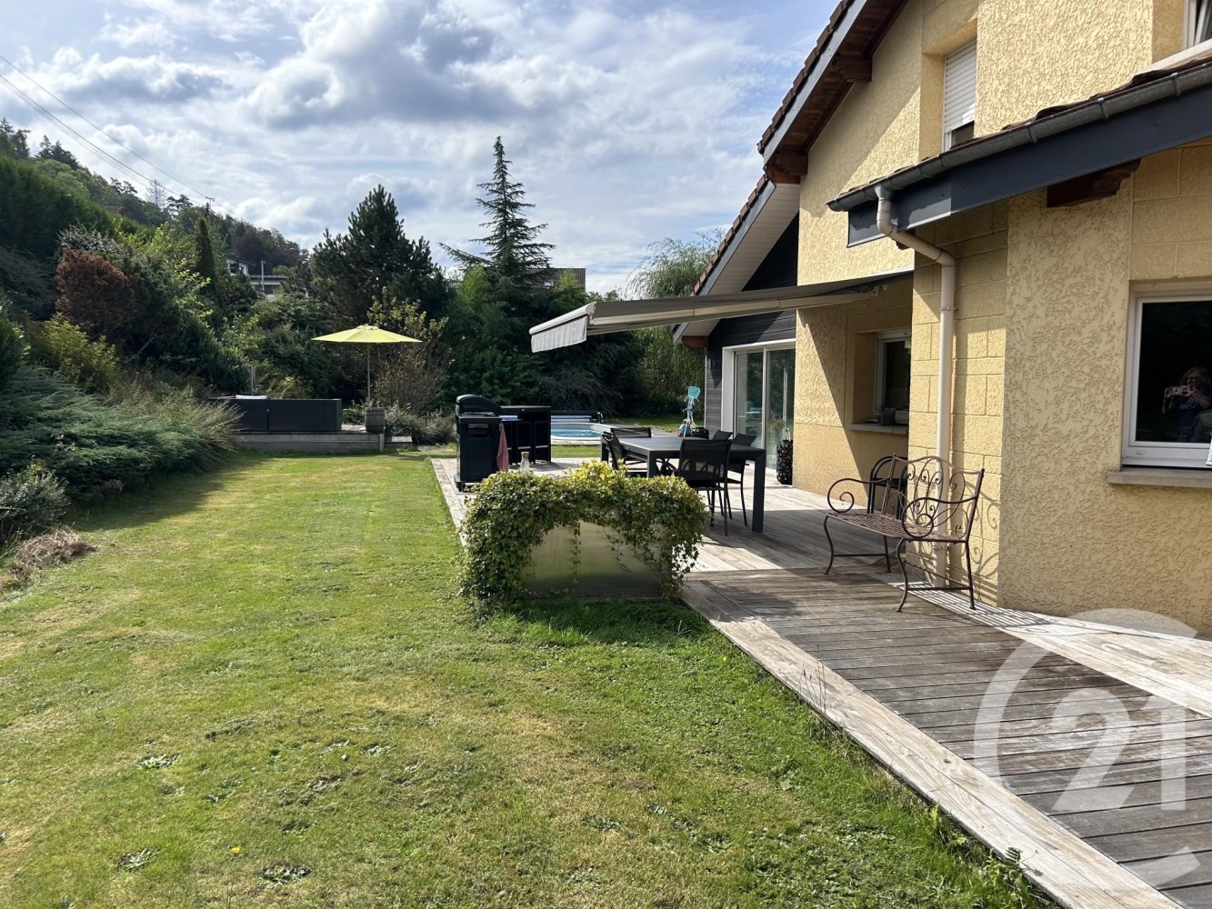 Замки и поместья с 4 спальнями в Доммартен-ле-Ремирмон, Франция № 211202