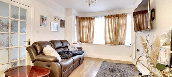 3 bedrooms Commercial property in Hayes, United Kingdom No. 5050 2