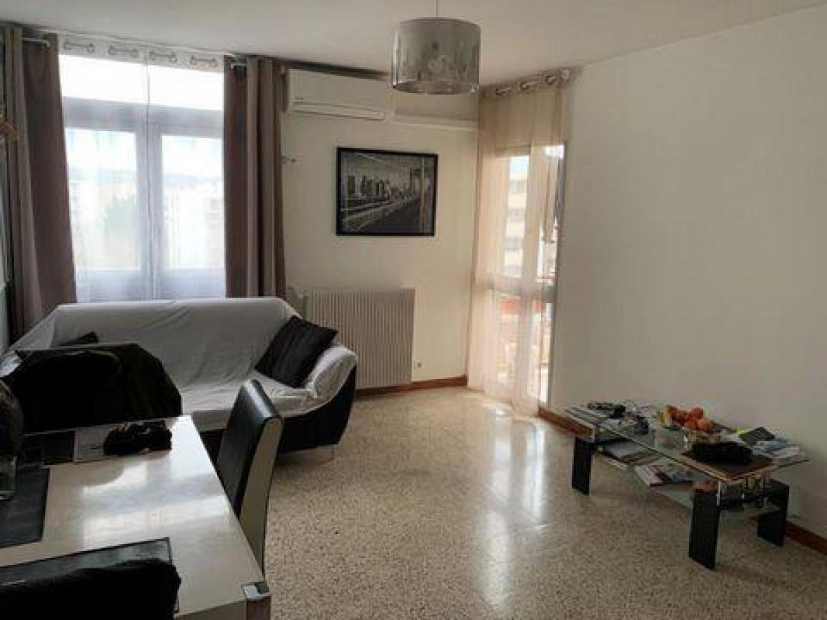 2 bedrooms Condo in Marignane, France No. 7960