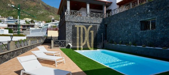 4 bedrooms Villa in Adeje, Spain No. 126805 3