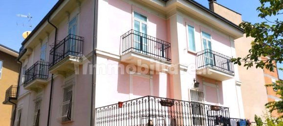 5 bedrooms Villa in Avezzano, Italy No. 78186 4