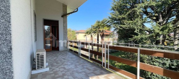 4 غرف نوم فيلا في Cairate, Italy رقم 16313 42