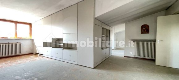 4 غرف نوم فيلا في Cairate, Italy رقم 16313 53