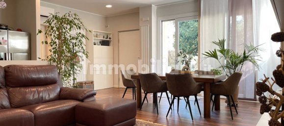 4 غرف نوم فيلا في Cairate, Italy رقم 16313 30