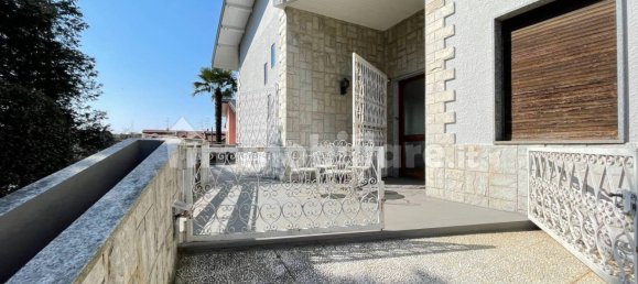 4 غرف نوم فيلا في Cairate, Italy رقم 16313 45